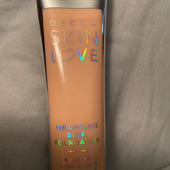 Becca Blurring Foundation in Ivory - Picture 2 of 8